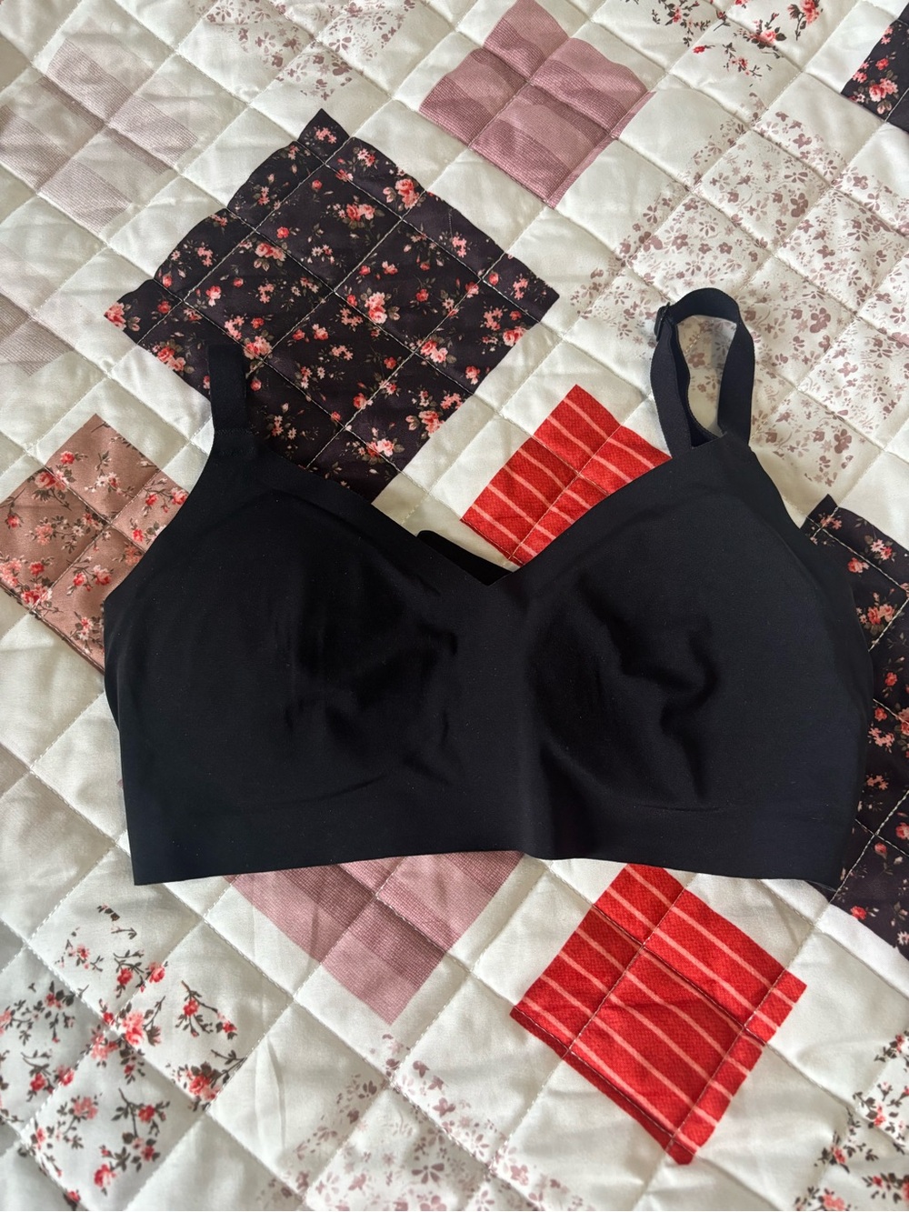 Old Navy Black Seamless Wireless Bra - Smooth Everyday Support